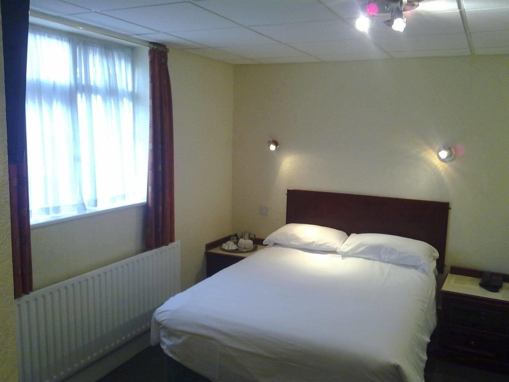 Cedar Tree Hotel Rugeley Dış mekan fotoğraf